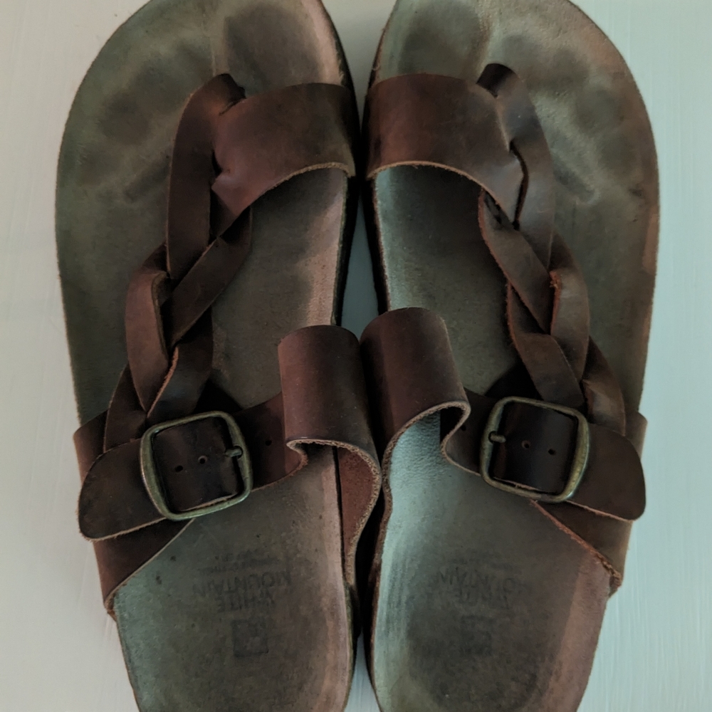 White Mountain brown sandals, size 8